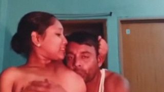 Bhabhi Bangladesh Goyang Topless Sambil Suami Nonton