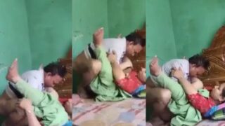 Bokep Telugu Tante Bayar Kontrakan Pake Goyang Di Atas Kontrakan.