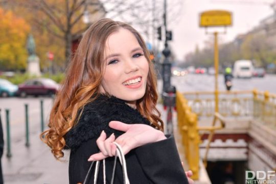 Ddf Network – Leila Fiore, Lovenia Lux Pake High Heels Bikin Kontol Tegang