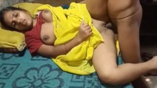 Ibu Desa Ngebut Sama Ponakan, Main Colok-colokan Panas Di Kamar.