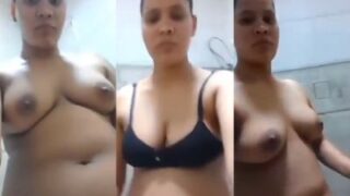 Seorang Wanita India Merekam Video Telanjang Untuk Kekasihnya, Menggoda Dengan Gaya Panas Dan Penuh Nafsu.