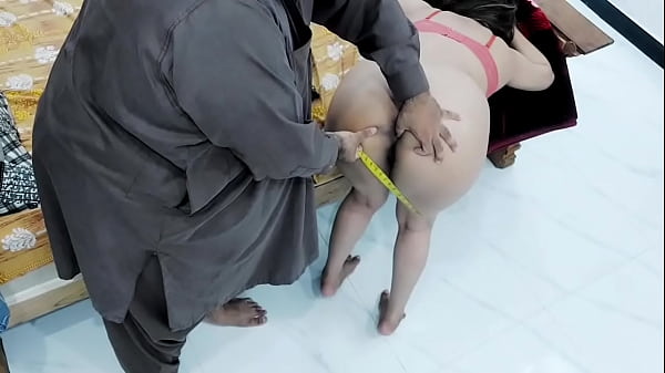 Bajingan Tukang Jahit India Ngencrotin Cewek Kampung Gawar, Pantat Gede Kayak Sapi, Digebukin Brutal Gaya Doggy, Suara Hindi Mesum Bikin Makin Liar