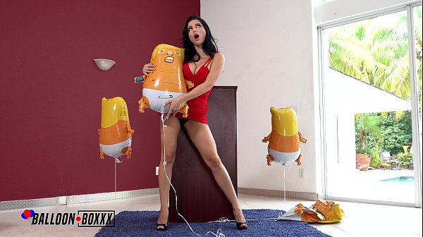 Ngentot Liar! Crystal Rush, Monyet Rusia Montok, Nungging Di Atas Balon Trump