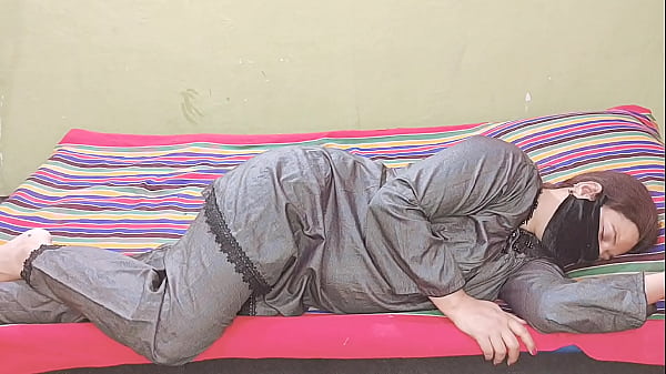Pakistani Bhabhi Digebah Keras Cepat Di Posisi Doggystyle Dengan Audio Desi Hindi