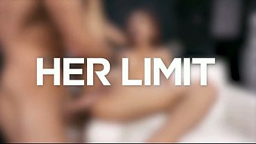 Cewek Asia Langsing Pake Lingerie Pink… Diminyaki Habis, Dientot Keras Di Lubang Pantatnya.