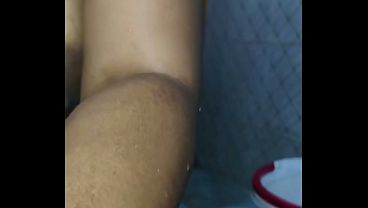 Memek Basah Istri Tetangga Mandi Dicuri Kamera Tersembunyi