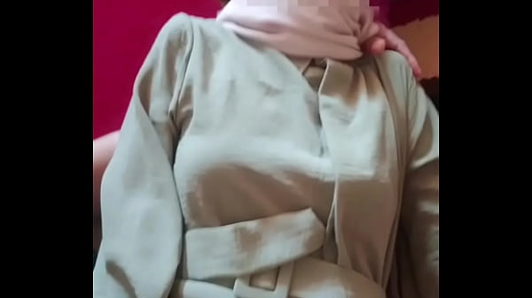 Saudari Tiri Berhijab Di Entot Habis-habisan Pas Momen Lebaran Yang Panas