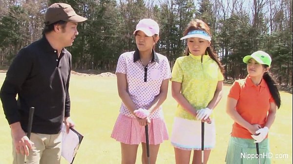Cewek Abg Asia Main Golf Tanpa Baju, Mulus Dan Nakal Banget.