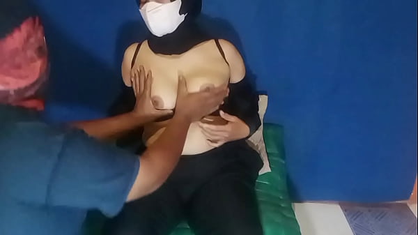 Security Wanita Horny Mainin Memeknya Pake Mainan Sampai Crot, Jago Jilmek