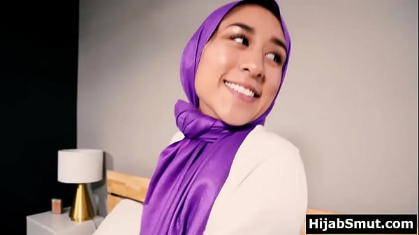 Gadis Arab Berhijab Digaruk Tanpa Izin Ortu